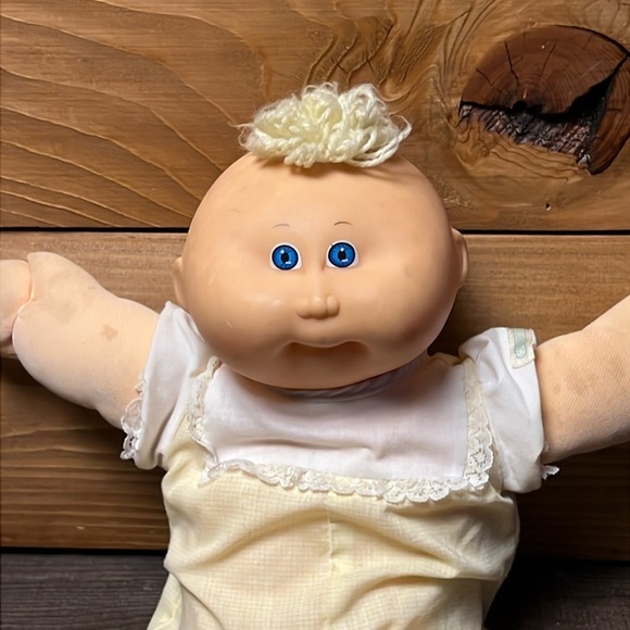 Cabbage Patch Doll Vintage 1978-1982 yellow tuft yarn hair blue eyes material Bo - Picture 2 of 7